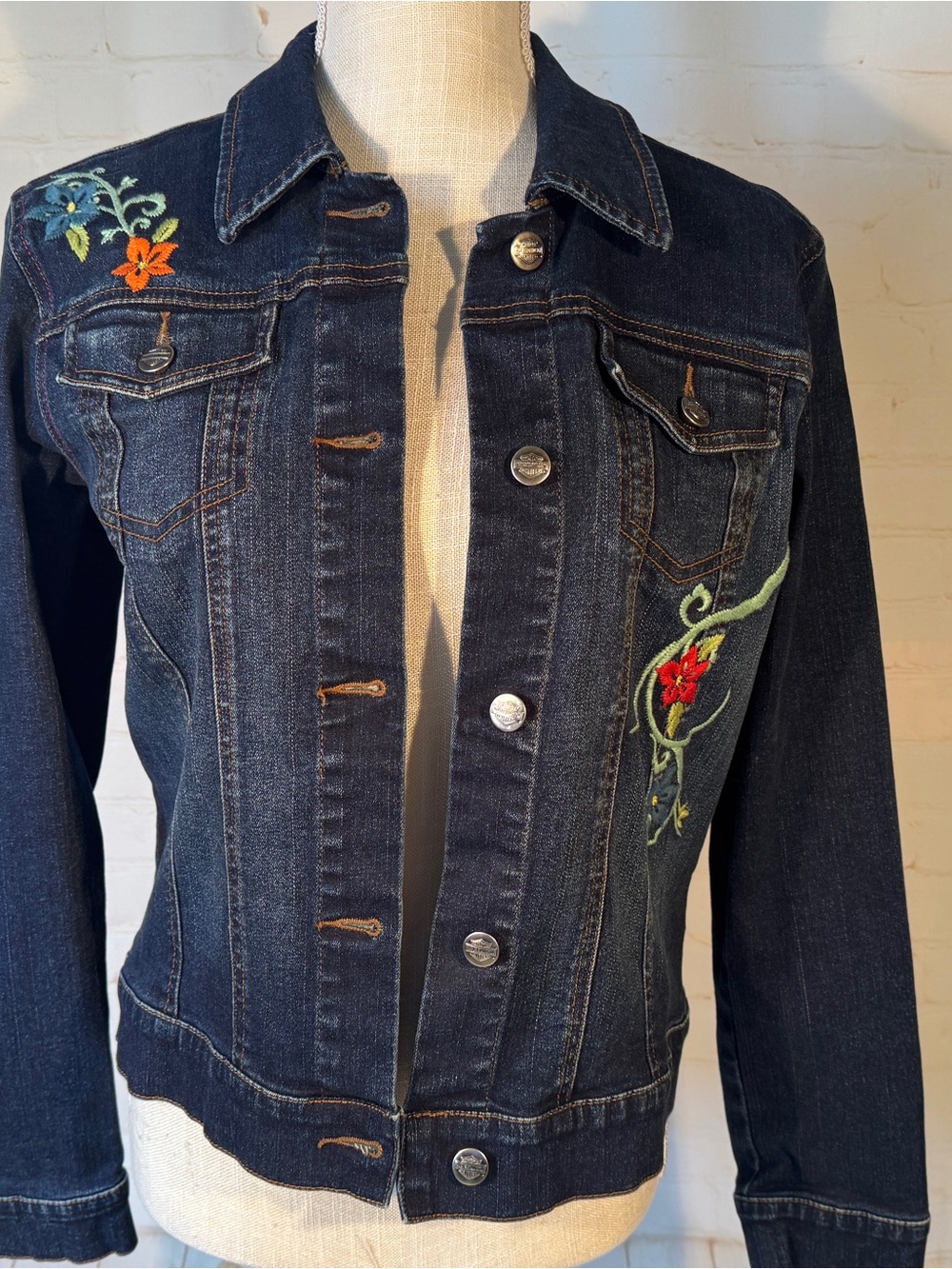 Harley-Davidson Dark Blue Denim Jean Jacket Floral Embroidered 6 8 M EUC - Picture 3 of 8
